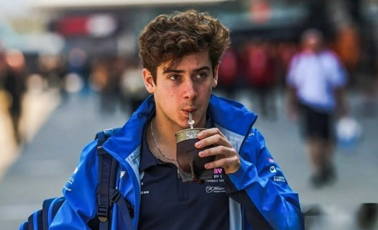 Franco Colapinto, sin casco ni buzo antiflama: descanso, mate y Uruguay