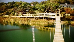 Se inaugur&oacute; un puente colgante en el balneario uruguayo Las Flores